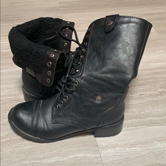 Boots - Picture 3 of 3